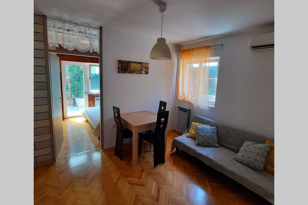 Cozy Apartment Alma, Two Steps From The Sea Medulin Buitenkant foto